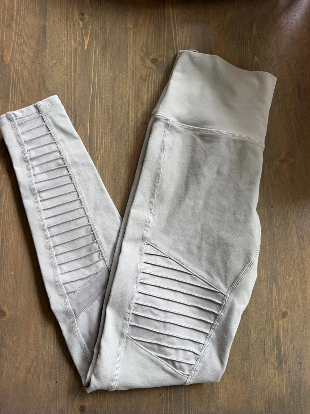 ALO Yoga Ribbed Detail High-Waist Jeggings - Light Gray
